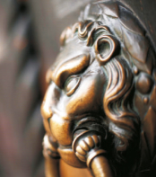 Барельеф льва